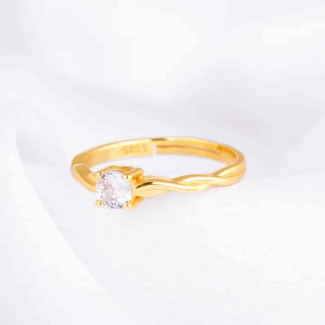 Golden Swivel Love Solitaire Ring