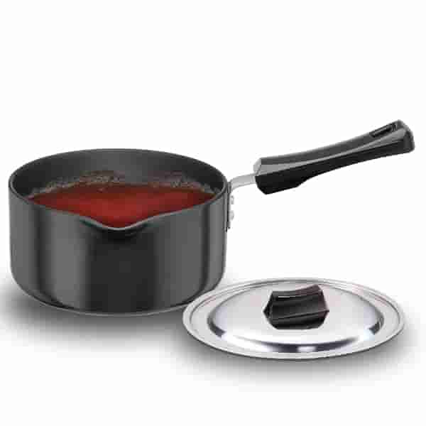 Hawkins Futura 2L Hard Anodised Induction Sauce Pan With Stainless Steel Lid